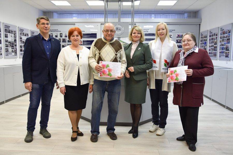 Ветеранов труда поздравили с днем рождения