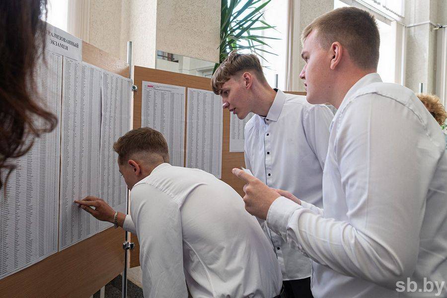Справедливые условия и тщательная подготовка. Как в Беларуси прошли первые ЦЭ и ЦТ