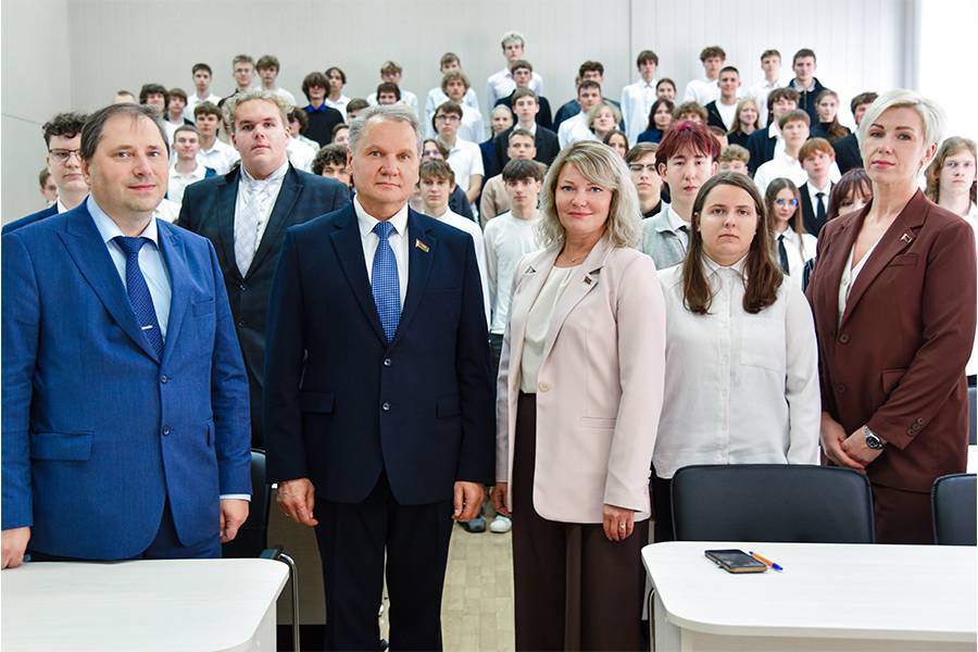 Встреча студентов первого курса с депутатом Палаты представителей Национального собрания Республики Беларусь Панфиловым Юрием Анатольевичем 